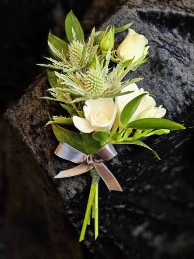 Open Ended Buttonhole - An open ended buttonhole tied with stems visible.